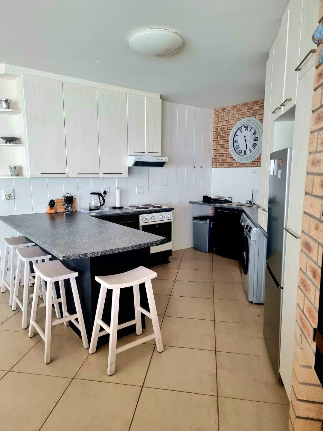 To Let 3 Bedroom Property for Rent in Wavecrest Eastern Cape